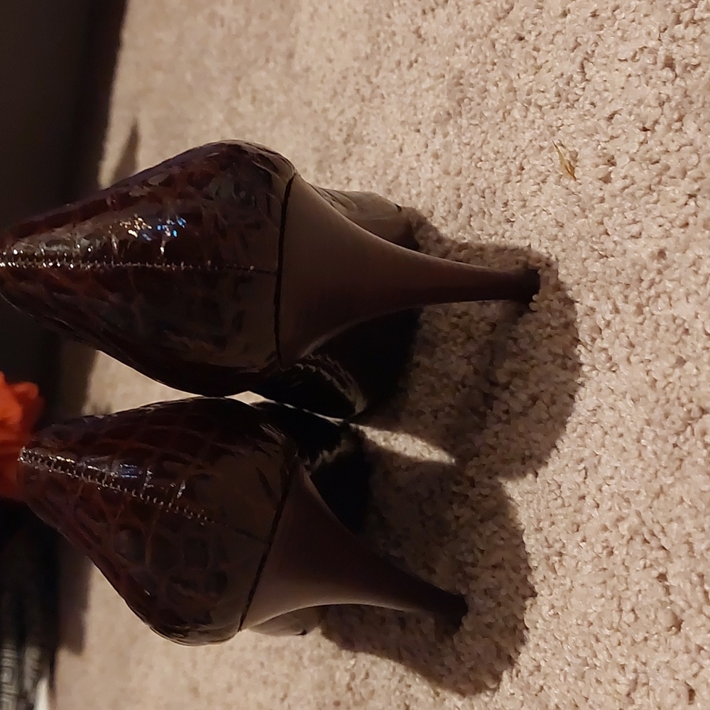 Heels - Picture 3 of 4